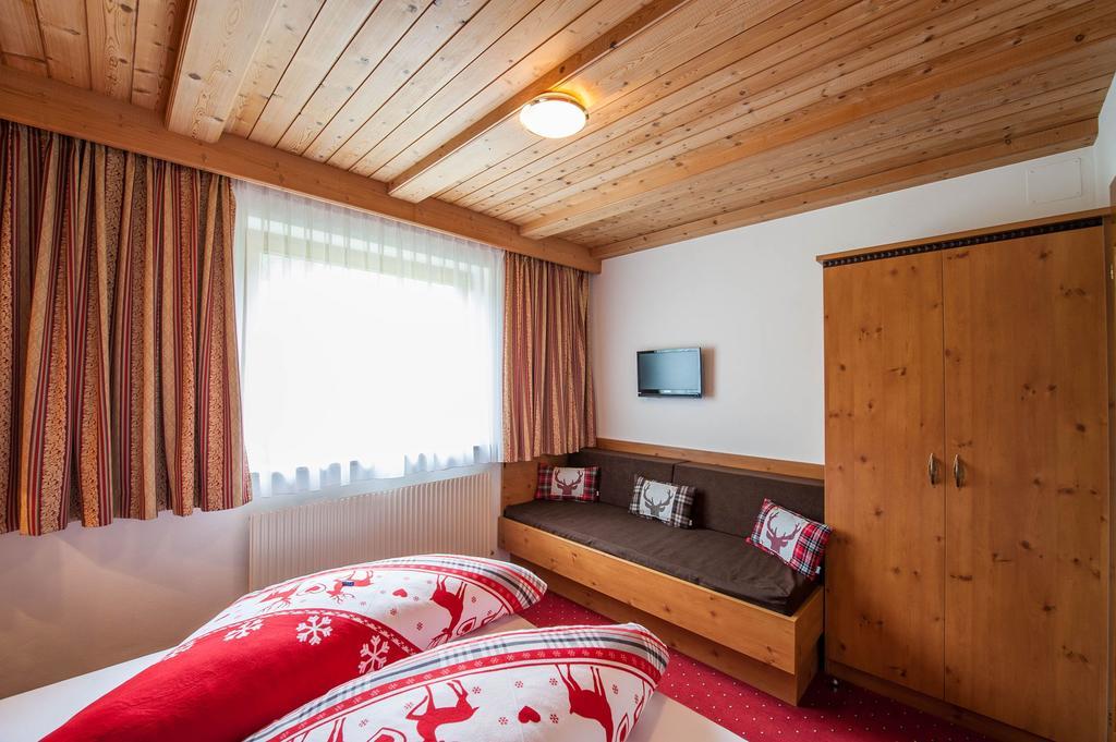 Gaestehaus Alpenblick Berwang Extérieur photo